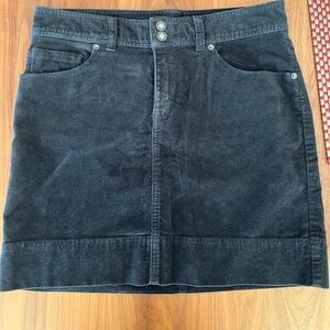 Patagonia Dark Green Corduroy Skirt, size 4 - never worn.